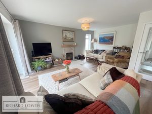 Lounge- click for photo gallery